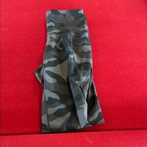 Old Navy Black and Gray Camouflage Leggings